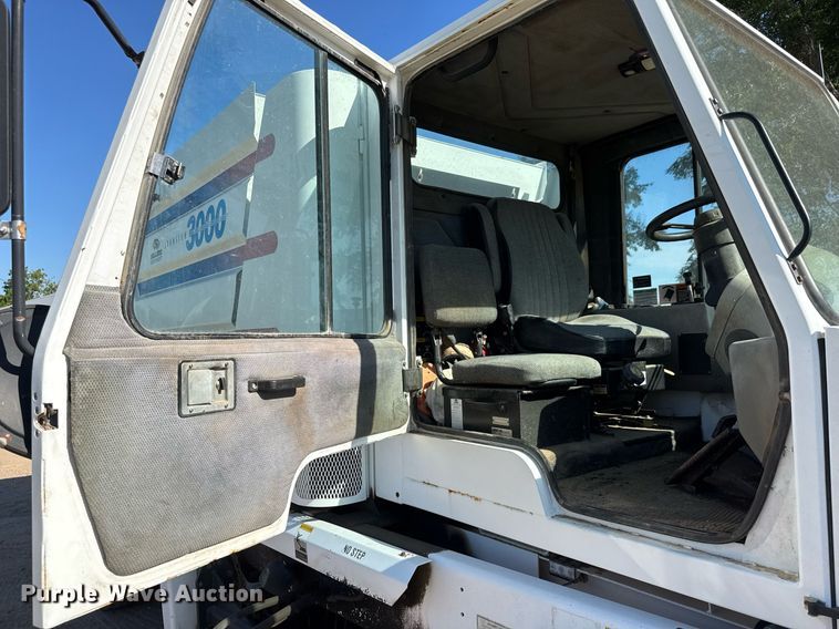 image for item DY0337 2004 Johnston 3000 street sweeper