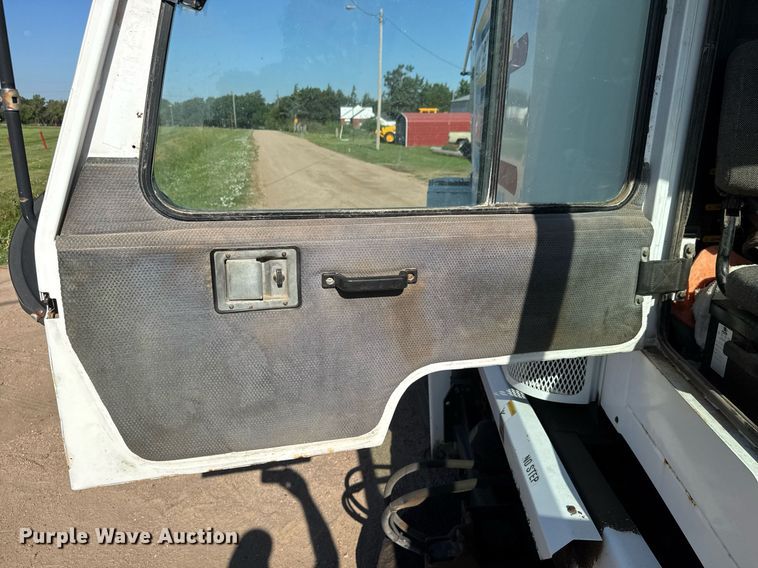 image for item DY0337 2004 Johnston 3000 street sweeper