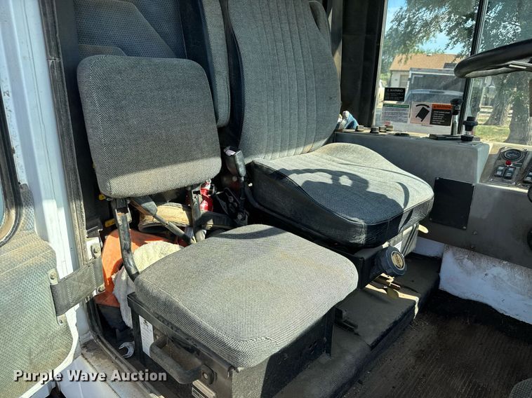 image for item DY0337 2004 Johnston 3000 street sweeper