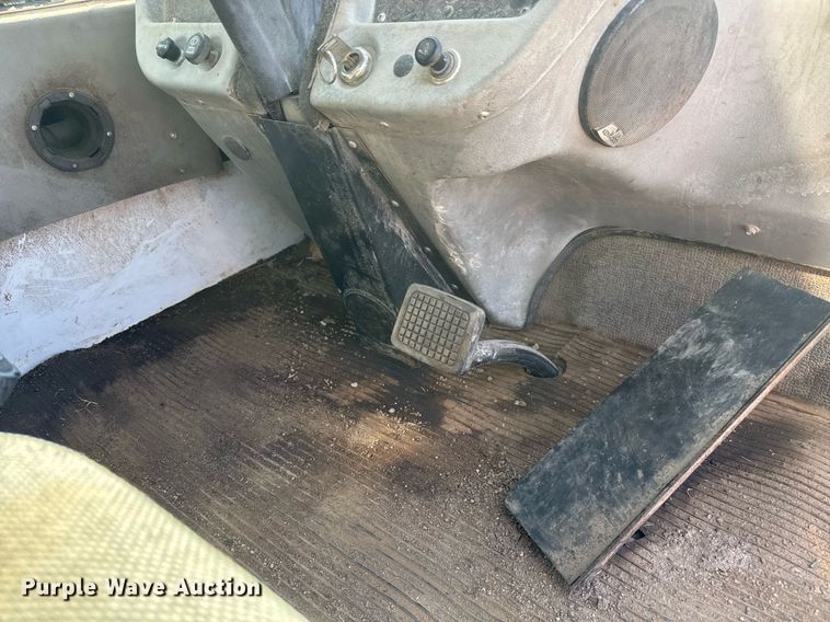 image for item DY0337 2004 Johnston 3000 street sweeper