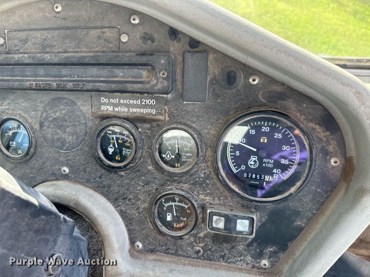 image for item DY0337 2004 Johnston 3000 street sweeper