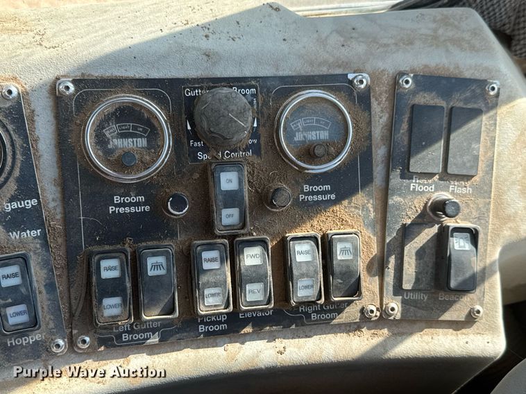 image for item DY0337 2004 Johnston 3000 street sweeper