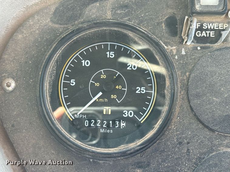 image for item DY0337 2004 Johnston 3000 street sweeper