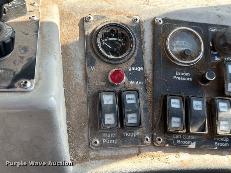 image for item DY0337 2004 Johnston 3000 street sweeper