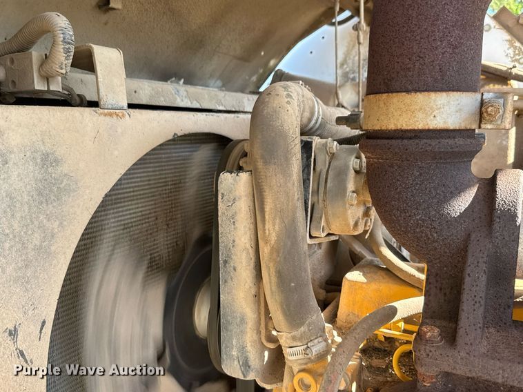 image for item DY0337 2004 Johnston 3000 street sweeper