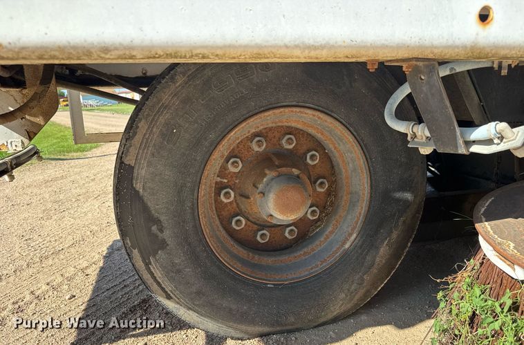 image for item DY0337 2004 Johnston 3000 street sweeper