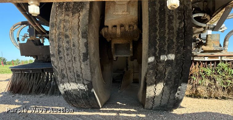 image for item DY0337 2004 Johnston 3000 street sweeper