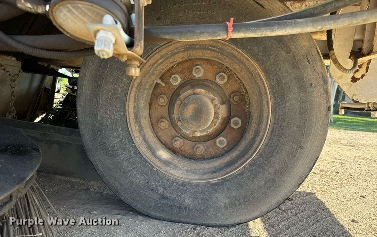 image for item DY0337 2004 Johnston 3000 street sweeper