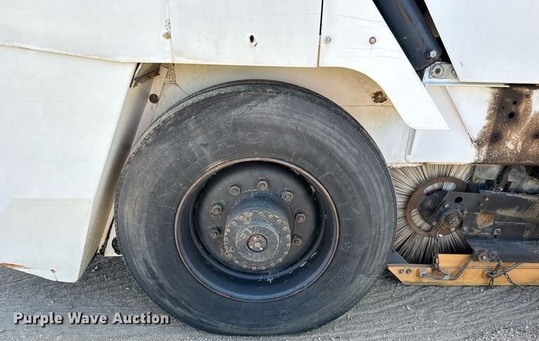 image for item DY0337 2004 Johnston 3000 street sweeper