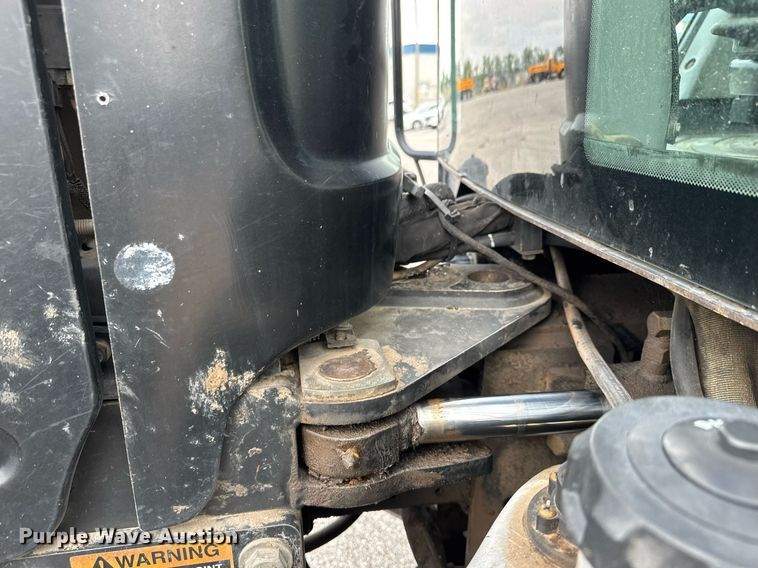 image for item DY0338 2006 New Holland TV145 4WD bi-directional tractor