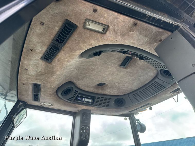 image for item DY0338 2006 New Holland TV145 4WD bi-directional tractor