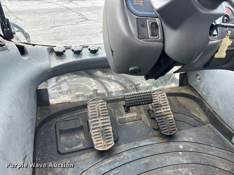 image for item DY0338 2006 New Holland TV145 4WD bi-directional tractor