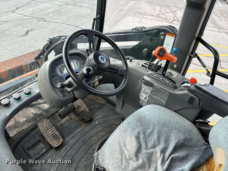 image for item DY0338 2006 New Holland TV145 4WD bi-directional tractor