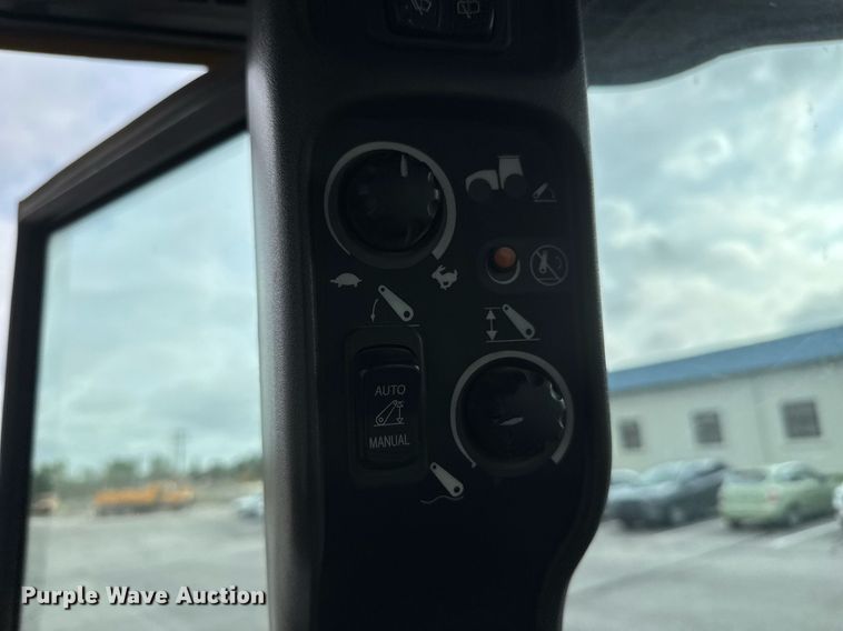 image for item DY0338 2006 New Holland TV145 4WD bi-directional tractor