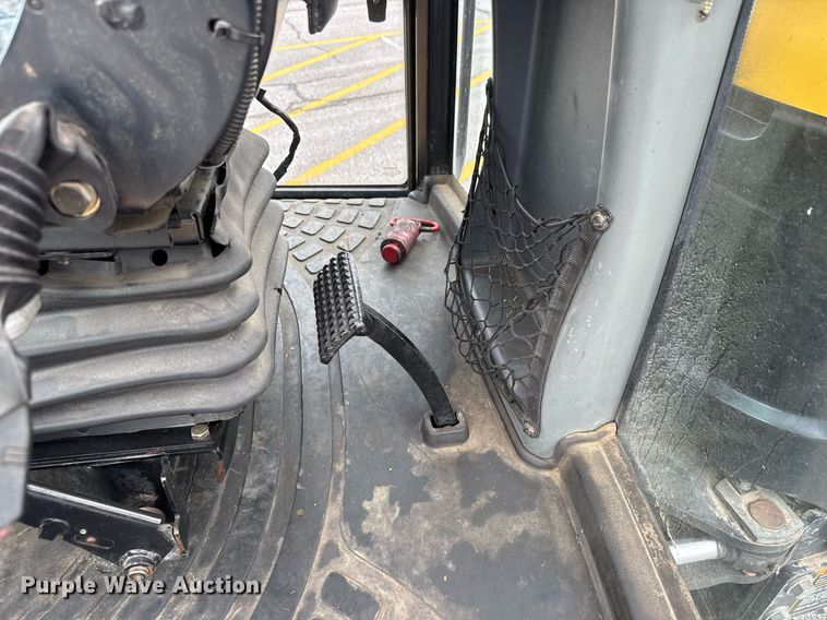 image for item DY0338 2006 New Holland TV145 4WD bi-directional tractor