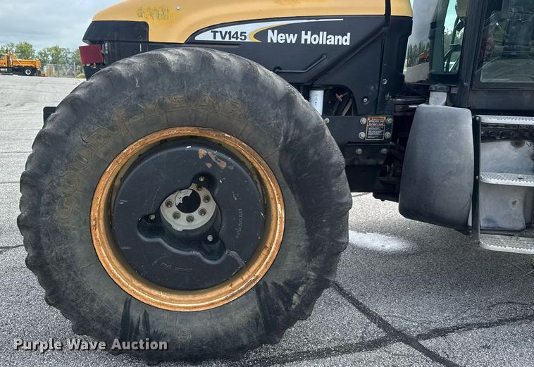 image for item DY0338 2006 New Holland TV145 4WD bi-directional tractor