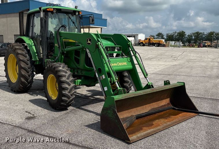 image for item DY0342 2012 John Deere 7130 MFWD tractor