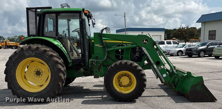 image for item DY0342 2012 John Deere 7130 MFWD tractor