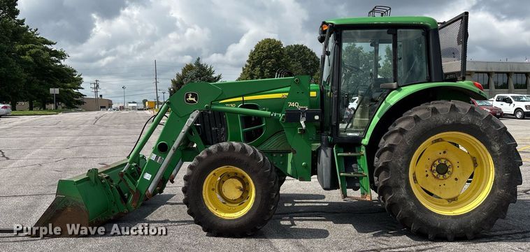 image for item DY0342 2012 John Deere 7130 MFWD tractor