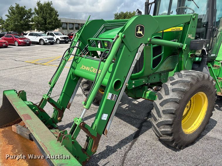 image for item DY0342 2012 John Deere 7130 MFWD tractor