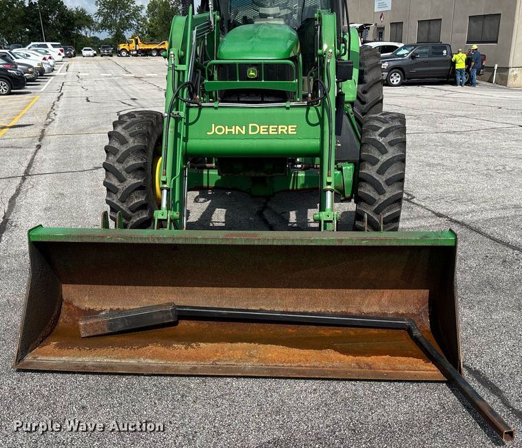 image for item DY0342 2012 John Deere 7130 MFWD tractor