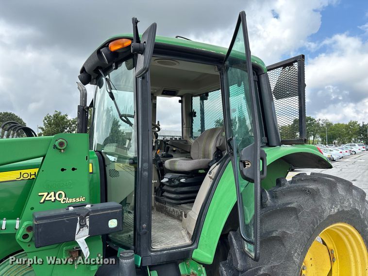 image for item DY0342 2012 John Deere 7130 MFWD tractor