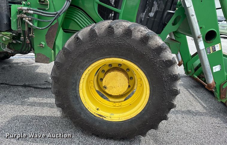 image for item DY0342 2012 John Deere 7130 MFWD tractor