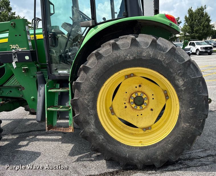 image for item DY0342 2012 John Deere 7130 MFWD tractor