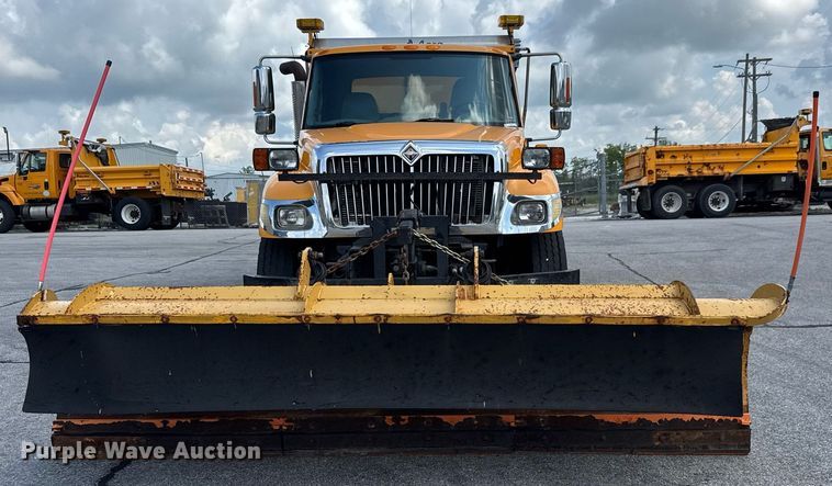 image for item DY0344 2006 International 7400 dump truck