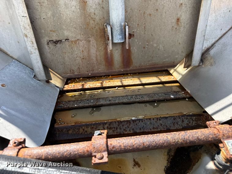 image for item DY0344 2006 International 7400 dump truck