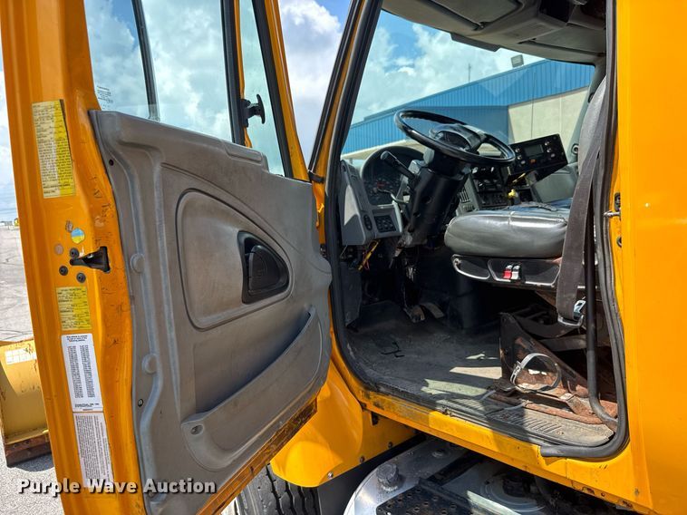 image for item DY0344 2006 International 7400 dump truck