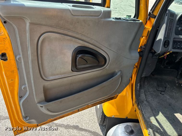 image for item DY0344 2006 International 7400 dump truck