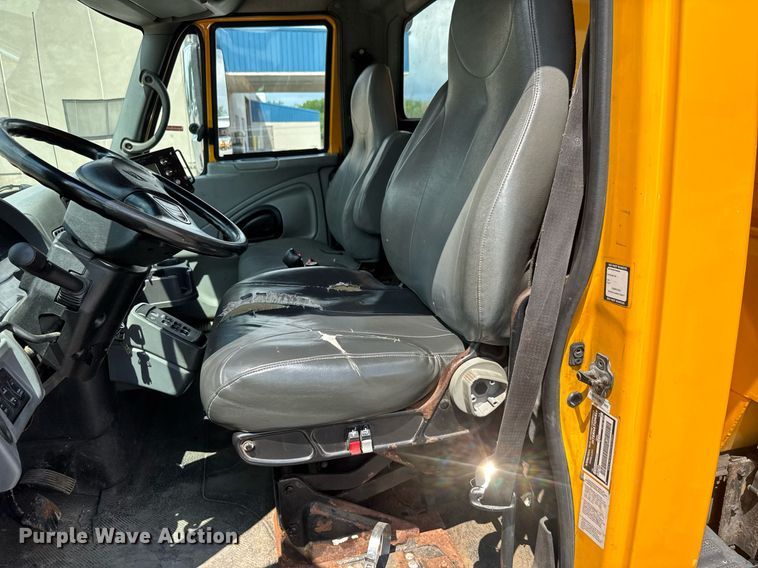 image for item DY0344 2006 International 7400 dump truck