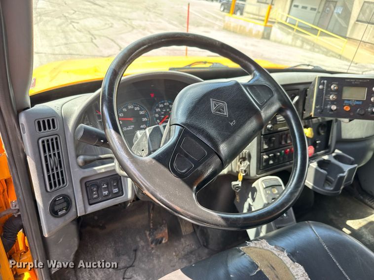 image for item DY0344 2006 International 7400 dump truck