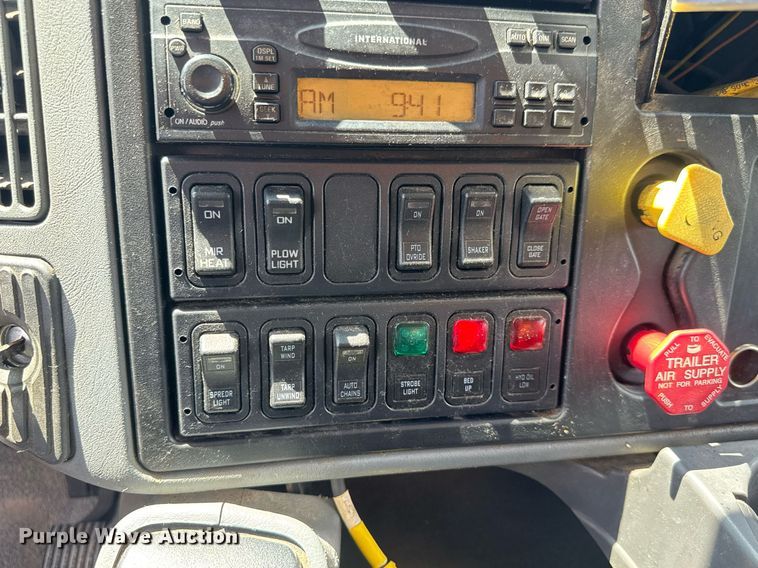 image for item DY0344 2006 International 7400 dump truck