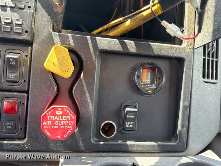 image for item DY0344 2006 International 7400 dump truck