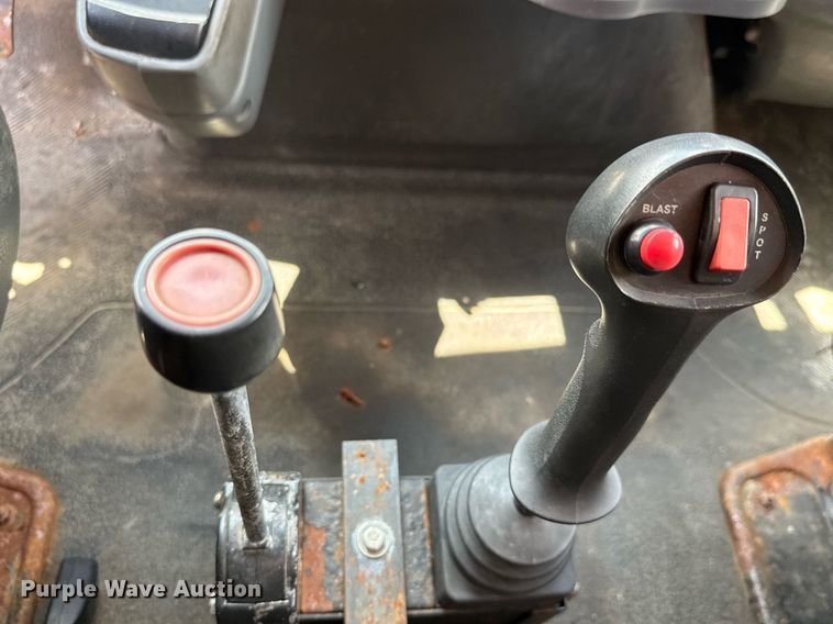 image for item DY0344 2006 International 7400 dump truck