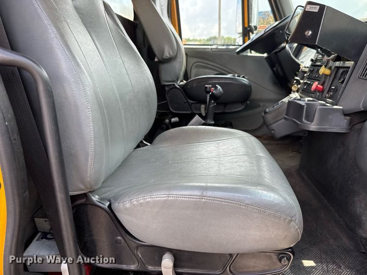 image for item DY0344 2006 International 7400 dump truck