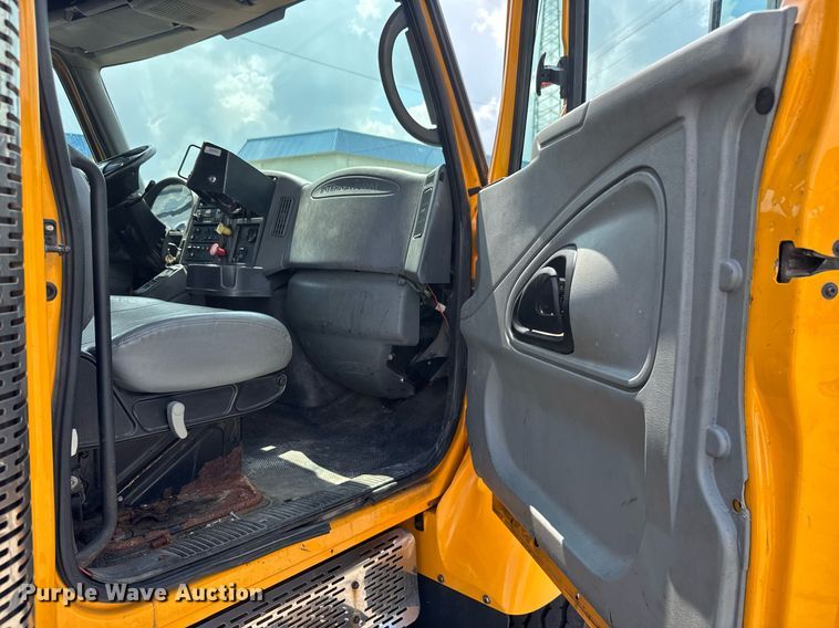 image for item DY0344 2006 International 7400 dump truck