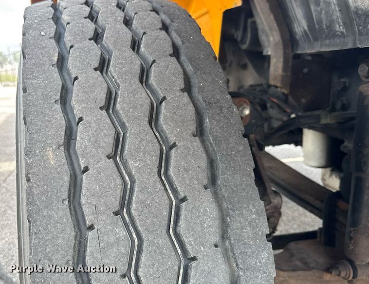 image for item DY0344 2006 International 7400 dump truck