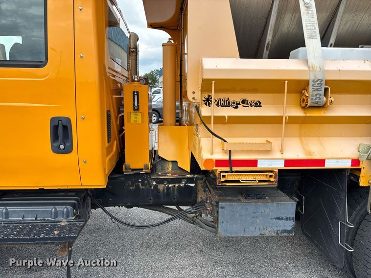 image for item DY0345 2006 International WorkStar 7400 crew cab dump truck