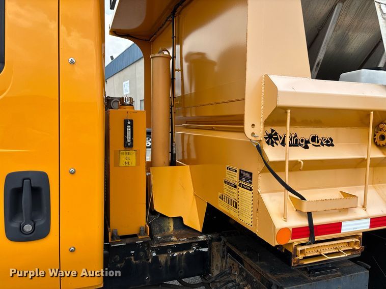 image for item DY0345 2006 International WorkStar 7400 crew cab dump truck