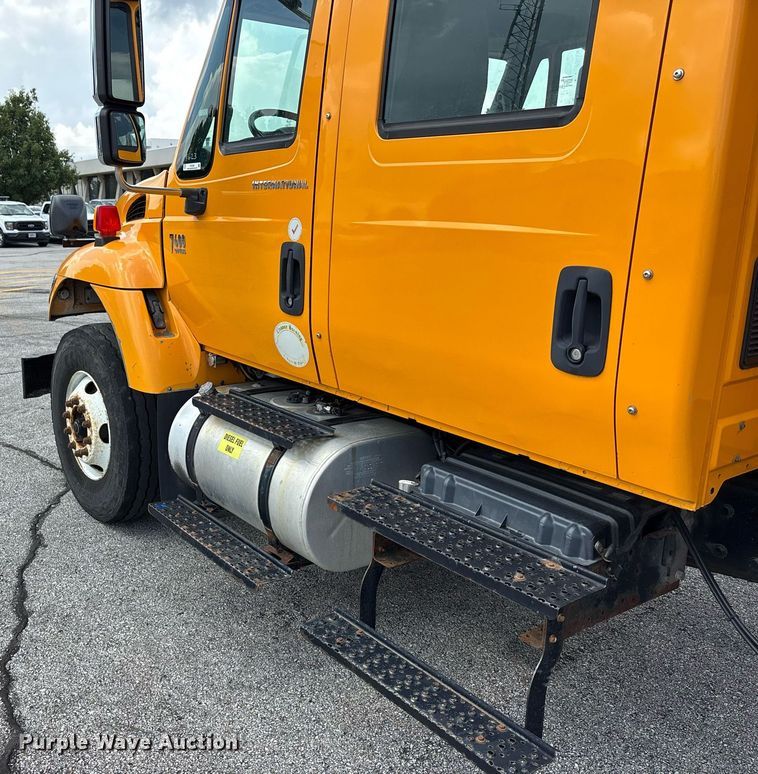 image for item DY0345 2006 International WorkStar 7400 crew cab dump truck