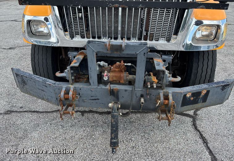 image for item DY0345 2006 International WorkStar 7400 crew cab dump truck