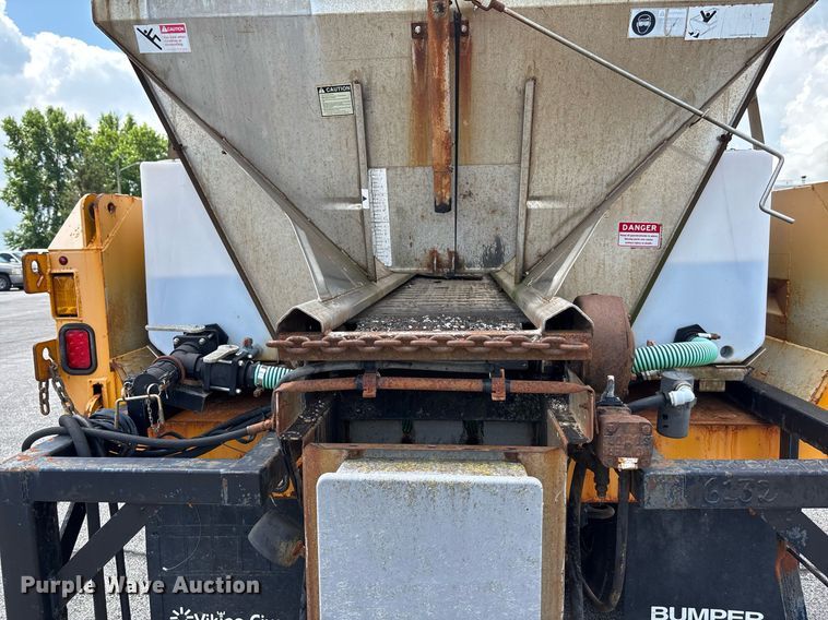 image for item DY0345 2006 International WorkStar 7400 crew cab dump truck