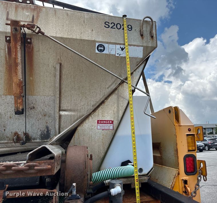 image for item DY0345 2006 International WorkStar 7400 crew cab dump truck