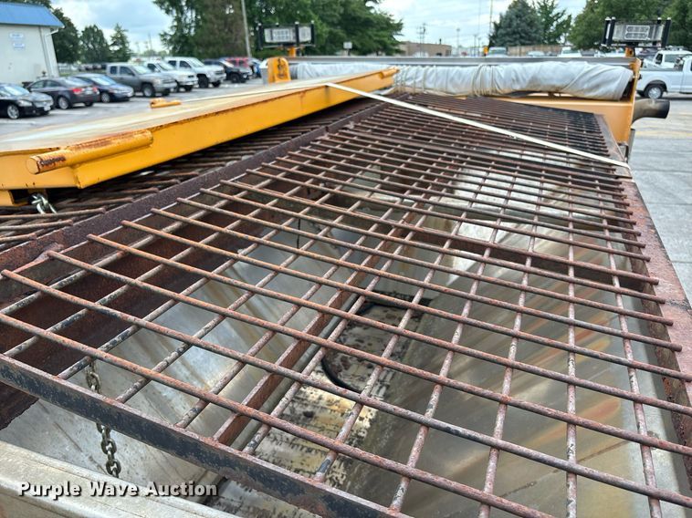 image for item DY0345 2006 International WorkStar 7400 crew cab dump truck