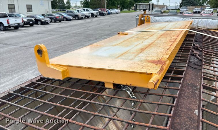 image for item DY0345 2006 International WorkStar 7400 crew cab dump truck