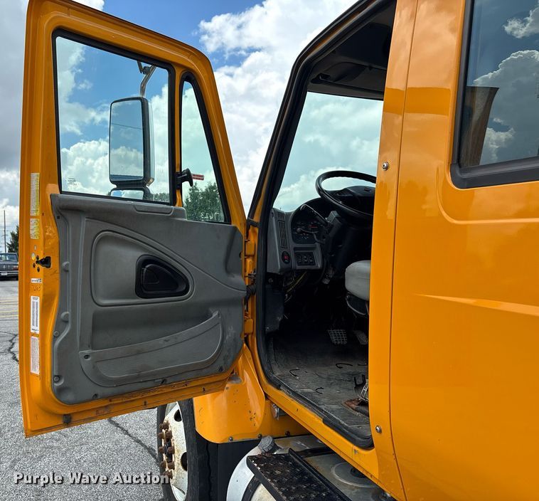 image for item DY0345 2006 International WorkStar 7400 crew cab dump truck