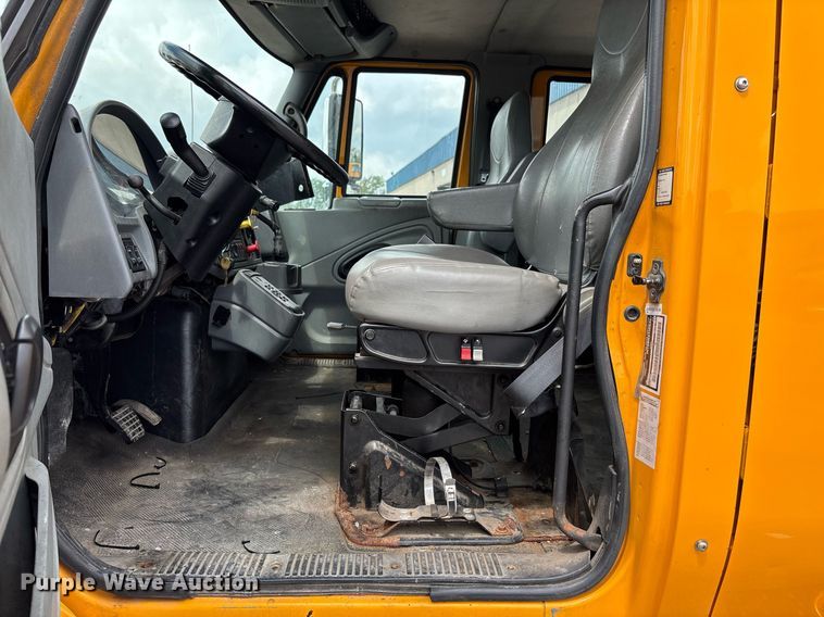 image for item DY0345 2006 International WorkStar 7400 crew cab dump truck